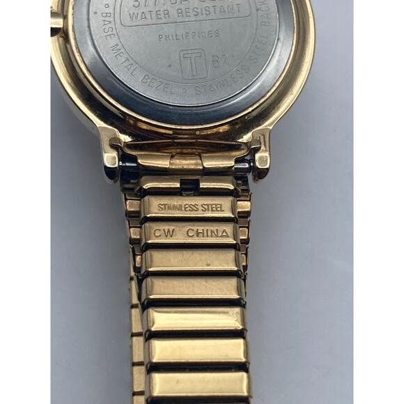Classic Timex Women's Watch 23mm - Expandable Band - New Battery - WR - Picture 5 of 7
